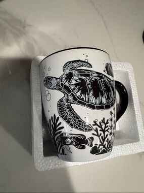 Black & White Sea Turtle Ceramic Mug